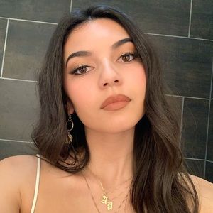 Meet your Posher, Alyvia